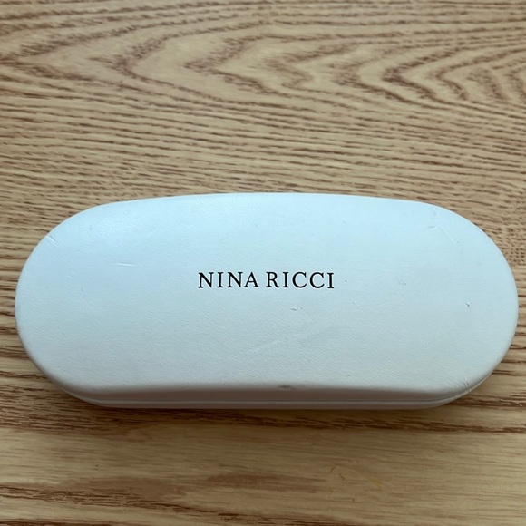 Nina Ricci White Hard Clamshell Eyeglass Case - Picture 1 of 6